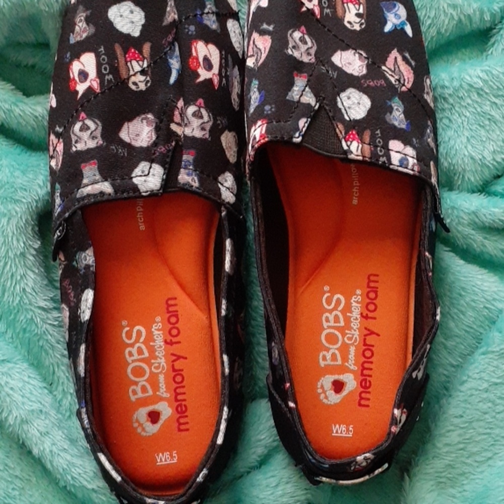 Shoes - Picture 2 of 4